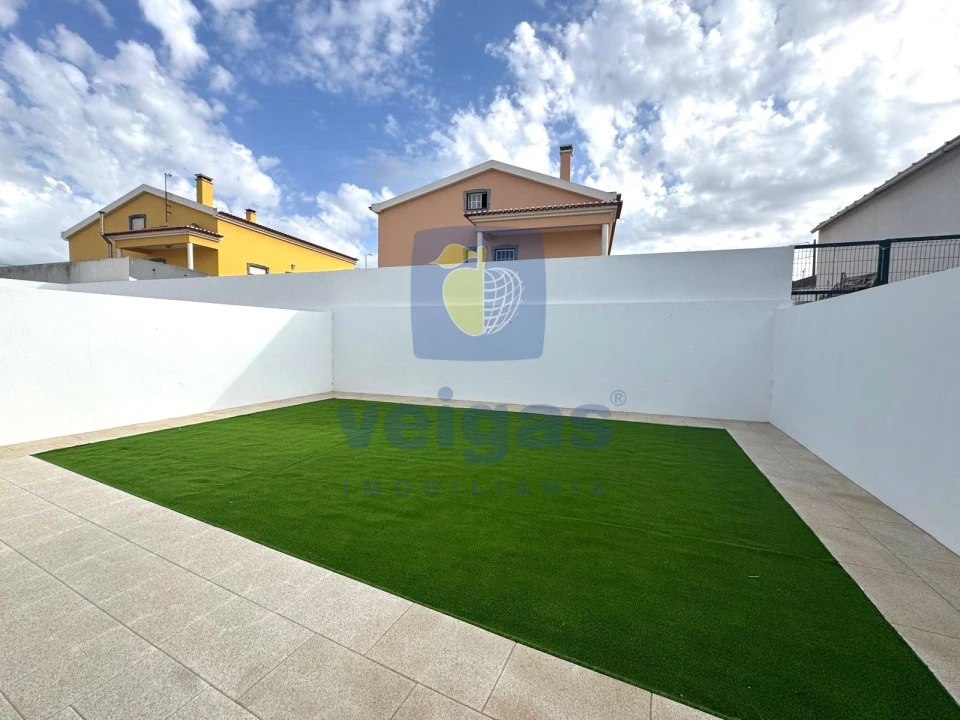 Moradia T4 para Venda em Atouguia da Baleia Foto 15