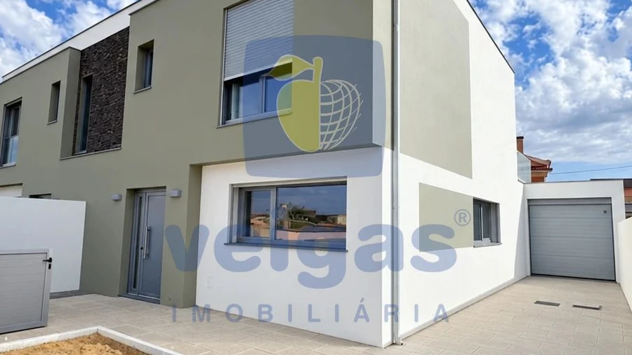 Moradia T4 para Venda em Atouguia da Baleia
