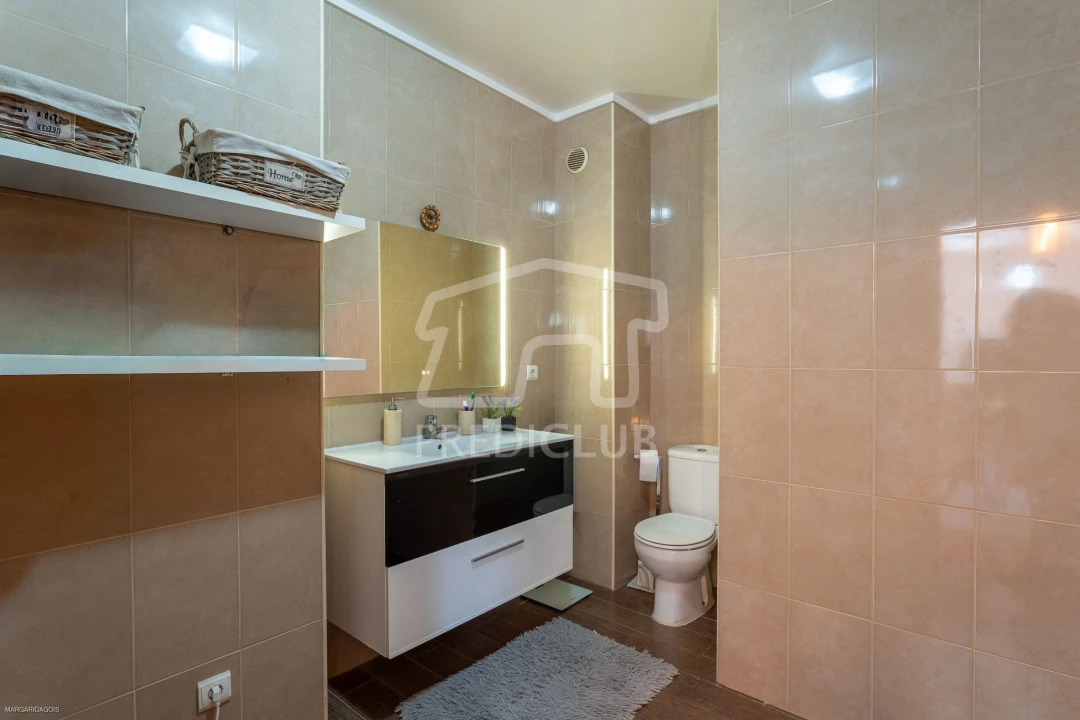 Apartamento T2 para Venda em Caniço Foto 5