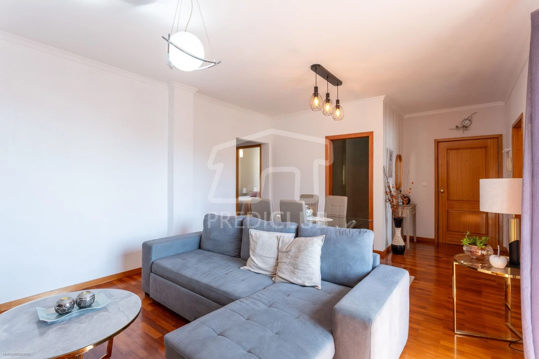 Apartamento T2 para Venda em Caniço Foto 3