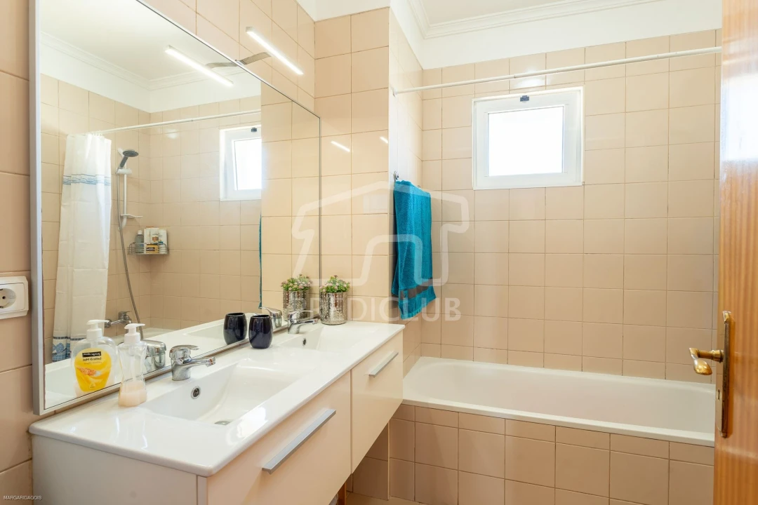 Apartamento T2 para Venda em Caniço Foto 8