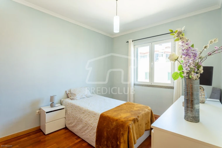 Apartamento T2 para Venda em Caniço Foto 9