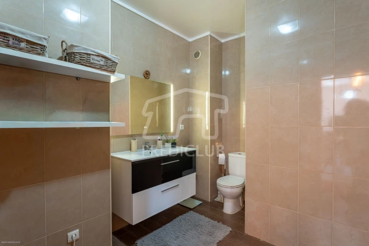 Apartamento T2 para Venda em Caniço Foto 5