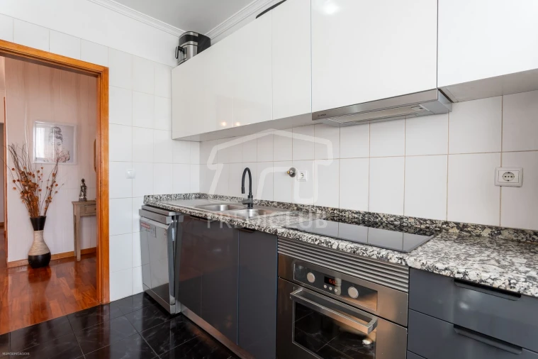 Apartamento T2 para Venda em Caniço Foto 14