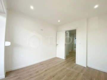 Apartamento T2 para Venda em Venteira