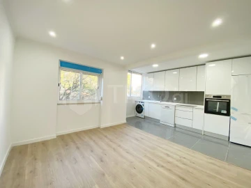 Apartamento T2 para Venda em Venteira