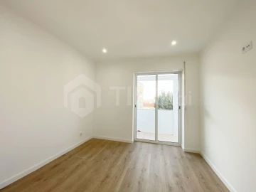 Apartamento T2 para Venda em Venteira