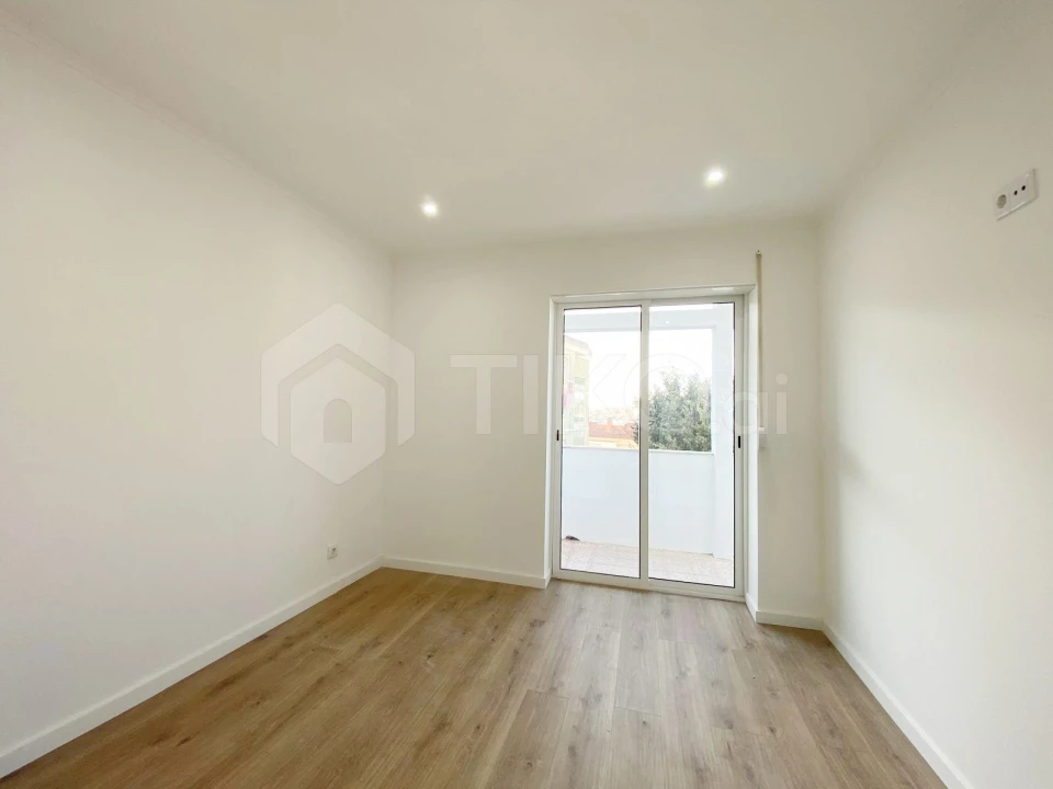 Apartamento T2 para Venda em Venteira Foto 7