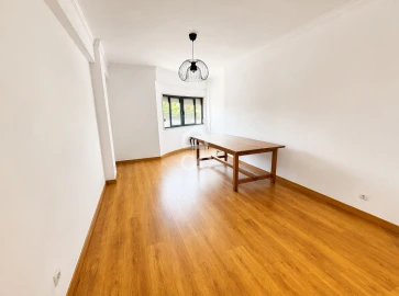 Apartamento T3 para Arrendamento em Loures