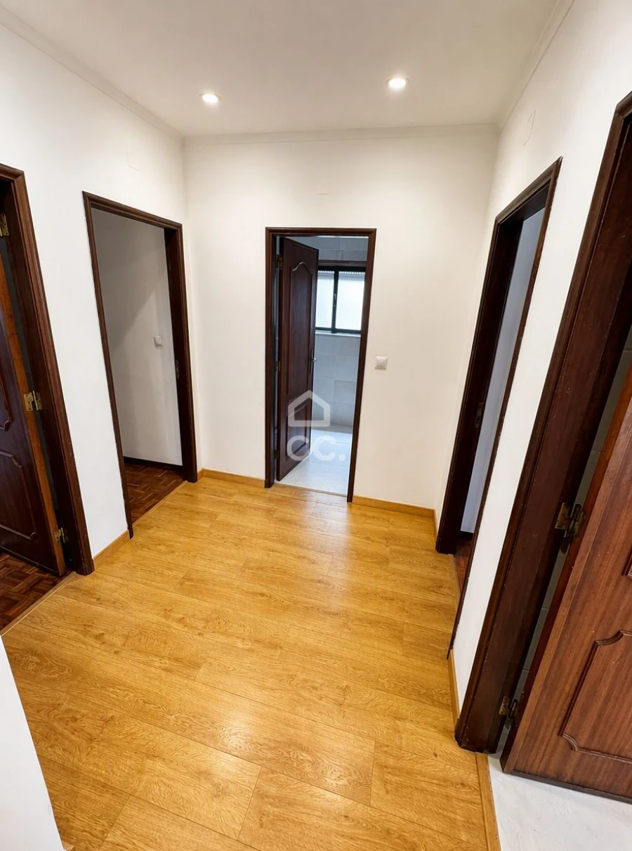 Apartamento T3 para Arrendamento em Loures Foto 8