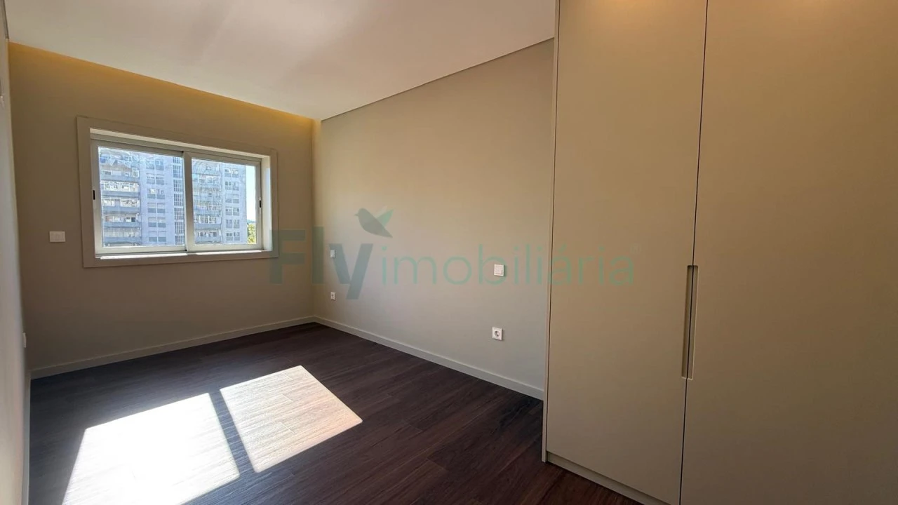 Apartamento T2 para Venda em Azurem Foto 9