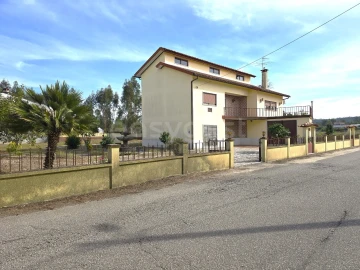 Moradia T5 para Venda em Mouronho