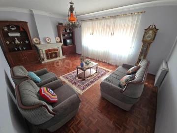 Moradia T5 para Venda em Mouronho