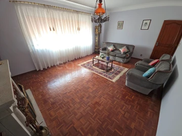 Moradia T5 para Venda em Mouronho