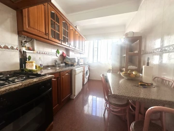 Apartamento T2 para Venda em Carnaxide e Queijas
