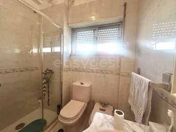 Apartamento T2 para Venda em Carnaxide e Queijas