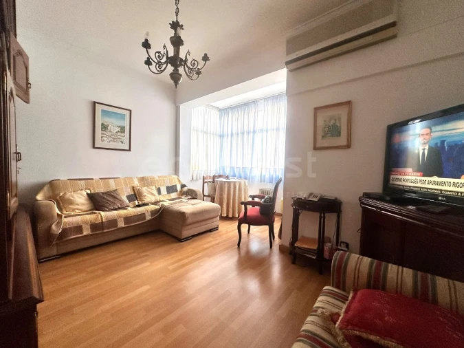 Apartamento T2 para Venda em Carnaxide e Queijas Foto 2