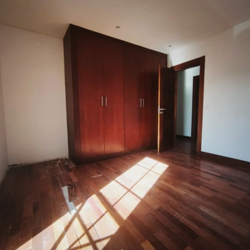 Moradia T4 para Venda em Alcabideche Foto 14