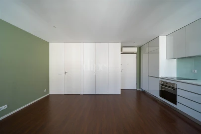 Apartamento T0 para Venda em Oliveira, São Paio e São Sebastião