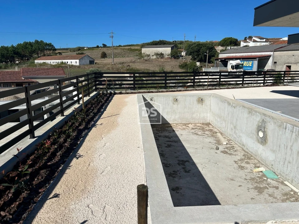 Moradia T3 para Venda em Alfeizerão Foto 12