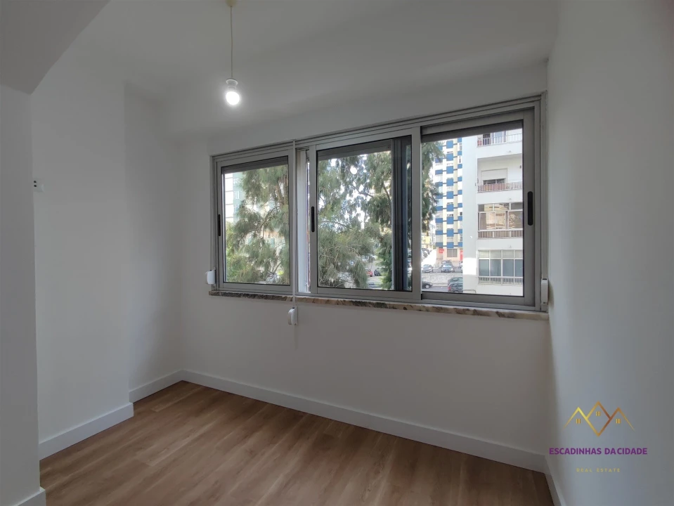 Apartamento T2 para Venda em Odivelas Foto 18