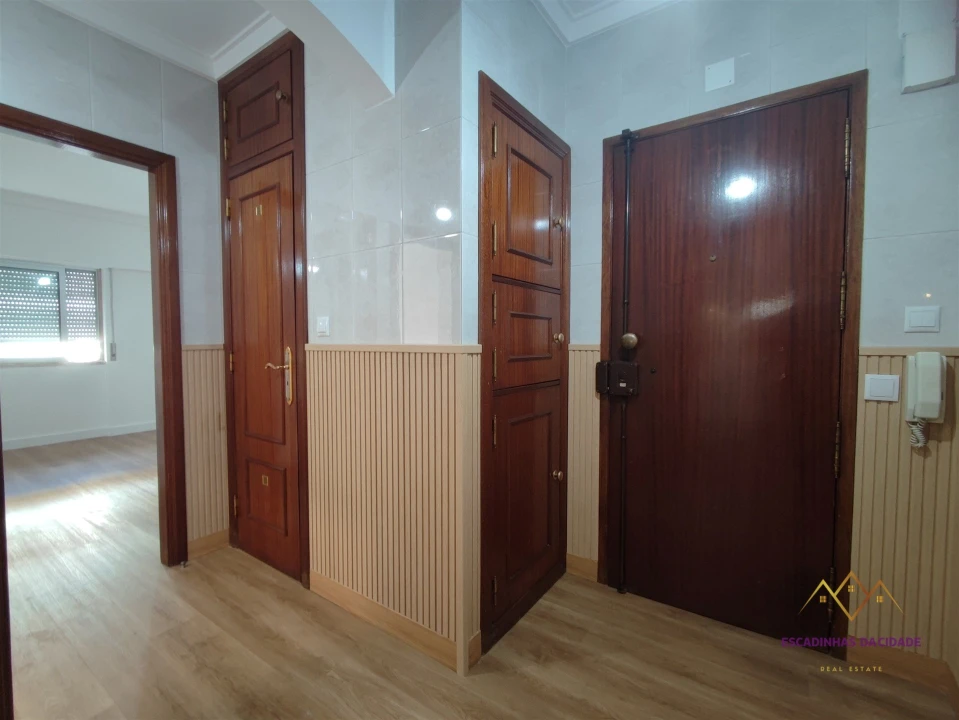 Apartamento T2 para Venda em Odivelas Foto 2