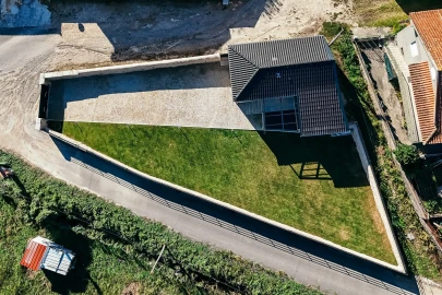 Moradia T1 para Venda em Vila Cova e Feitos