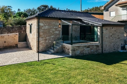 Moradia T1 para Venda em Vila Cova e Feitos