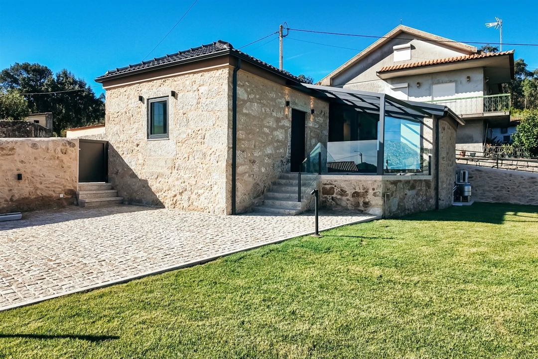 Moradia T1 para Venda em Vila Cova e Feitos Foto 1