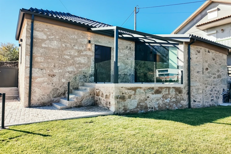 Moradia T1 para Venda em Vila Cova e Feitos Foto 2