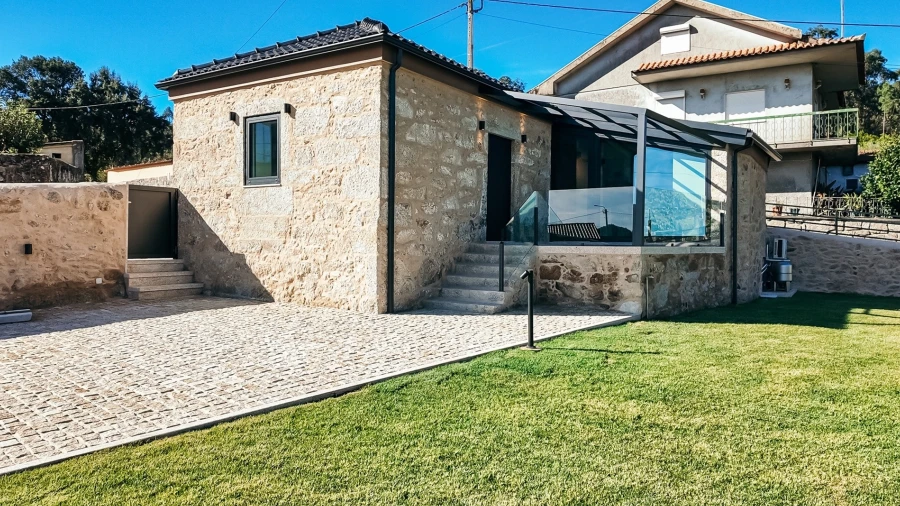 Moradia T1 para Venda em Vila Cova e Feitos