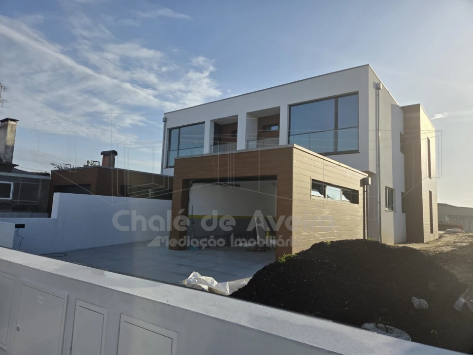 Moradia T3 para Venda em Aradas Foto 4