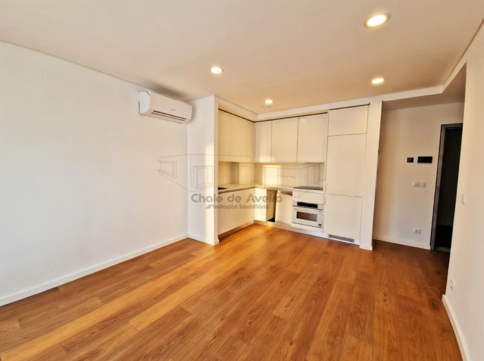 Apartamento T1 para Venda em Glória e Vera Cruz Foto 2