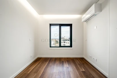 Apartamento T4 para Venda em Mafamude e Vilar do Paraíso