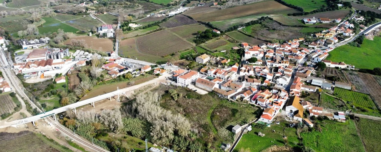Moradia T1 para Venda em Dois Portos e Runa Foto 12