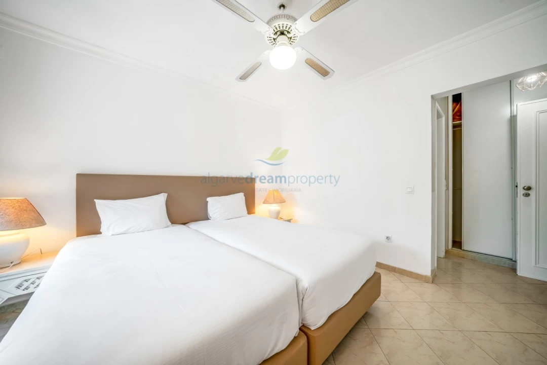 Apartamento T1 para Venda em Albufeira e Olhos de Água Foto 12