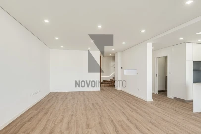 Moradia T4 para Venda em Sarilhos Grandes