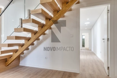 Moradia T4 para Venda em Sarilhos Grandes