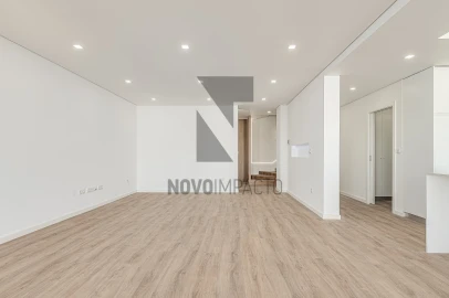 Moradia T4 para Venda em Sarilhos Grandes