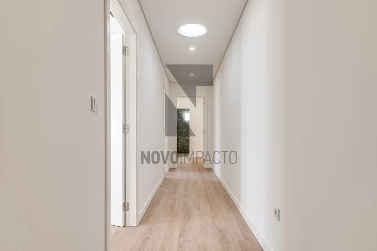 Moradia T4 para Venda em Sarilhos Grandes Foto 19
