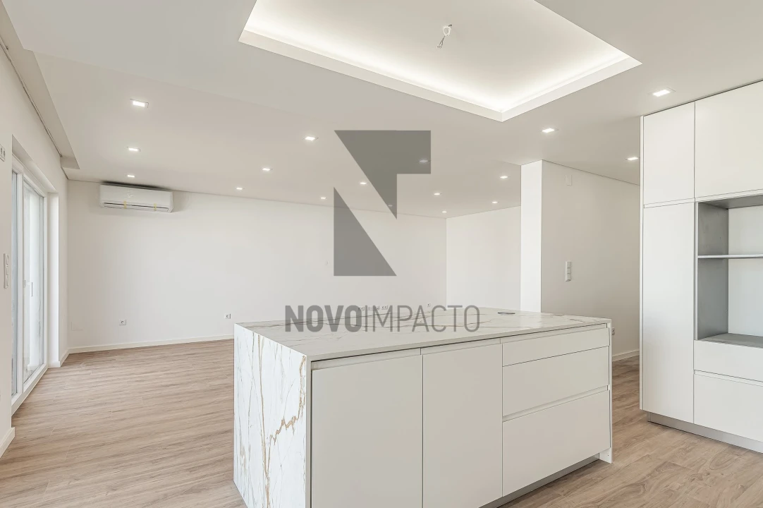 Moradia T4 para Venda em Sarilhos Grandes Foto 6