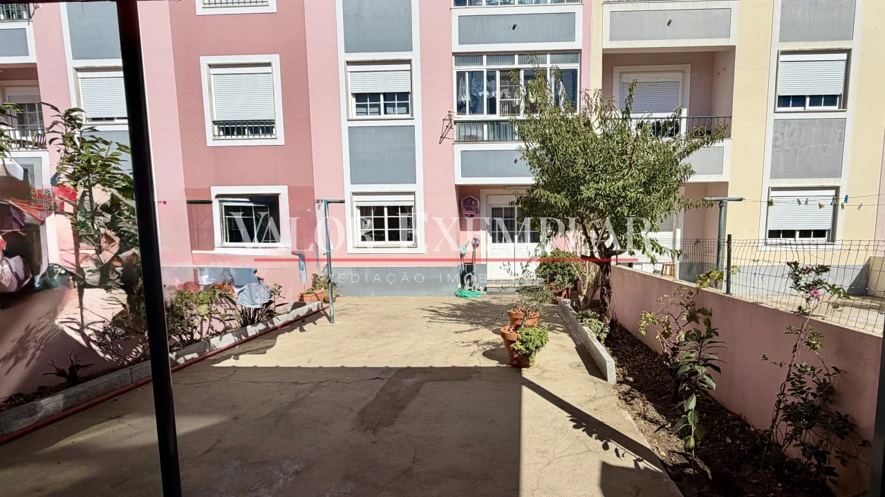 Apartamento T2 para Venda em Pinhal Novo Foto 1