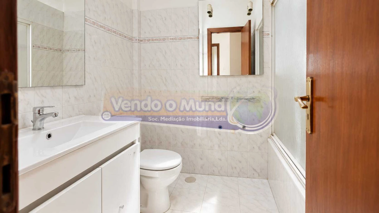 Apartamento T2 para Venda em Vila Franca de Xira Foto 13