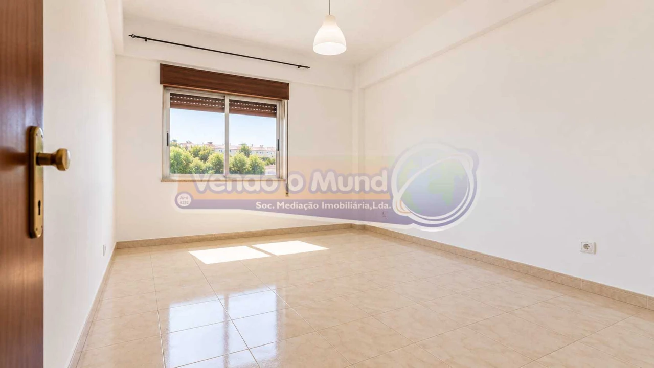 Apartamento T2 para Venda em Vila Franca de Xira Foto 8