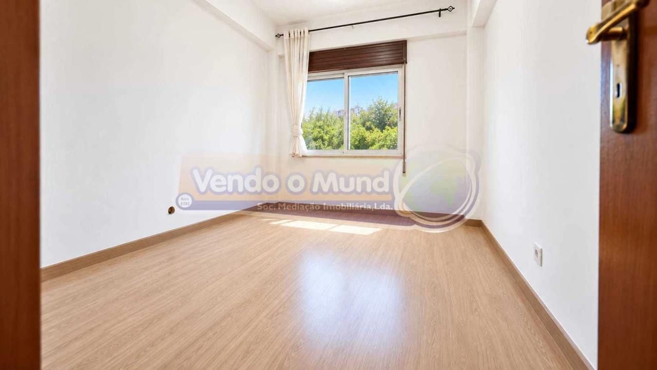Apartamento T2 para Venda em Vila Franca de Xira Foto 10