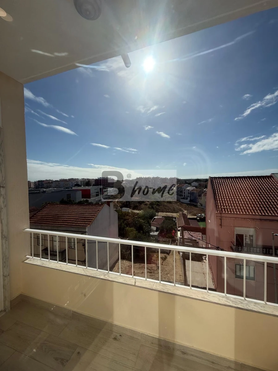 Apartamento T1 para Venda em Amora Foto 13