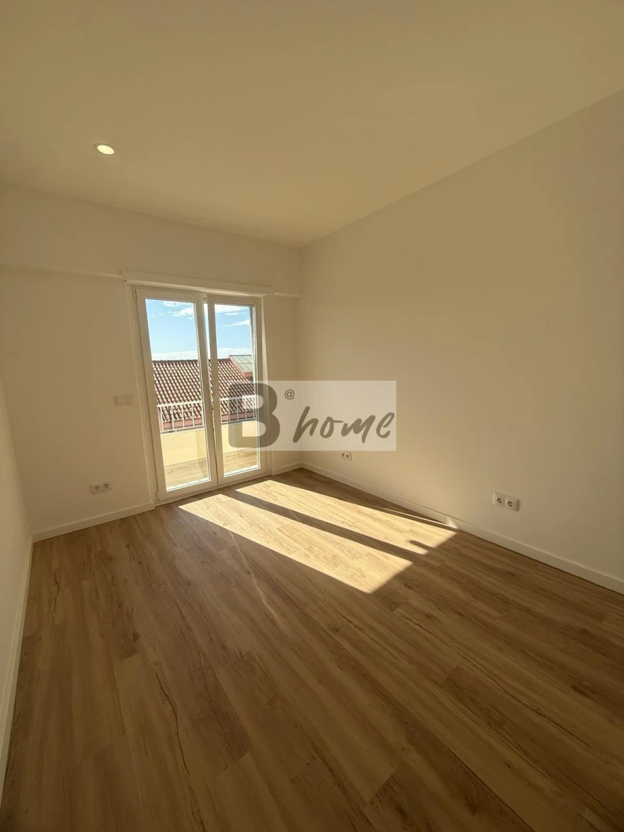 Apartamento T1 para Venda em Amora Foto 7