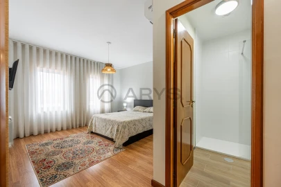 Apartamento T3 para Venda em Delães