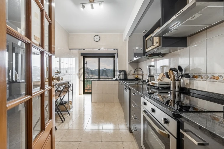 Apartamento T3 para Venda em Delães Foto 4