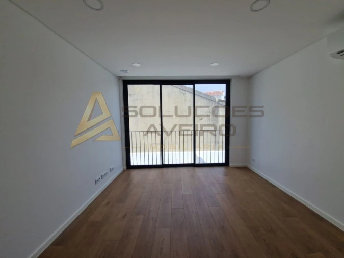 Apartamento T1 para Venda em Glória e Vera Cruz Foto 2